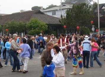 LanternDanceJuly06.jpg